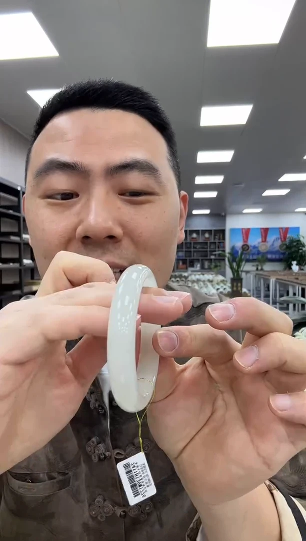 【闪购商品】和田玉手镯未镶嵌55-56  229