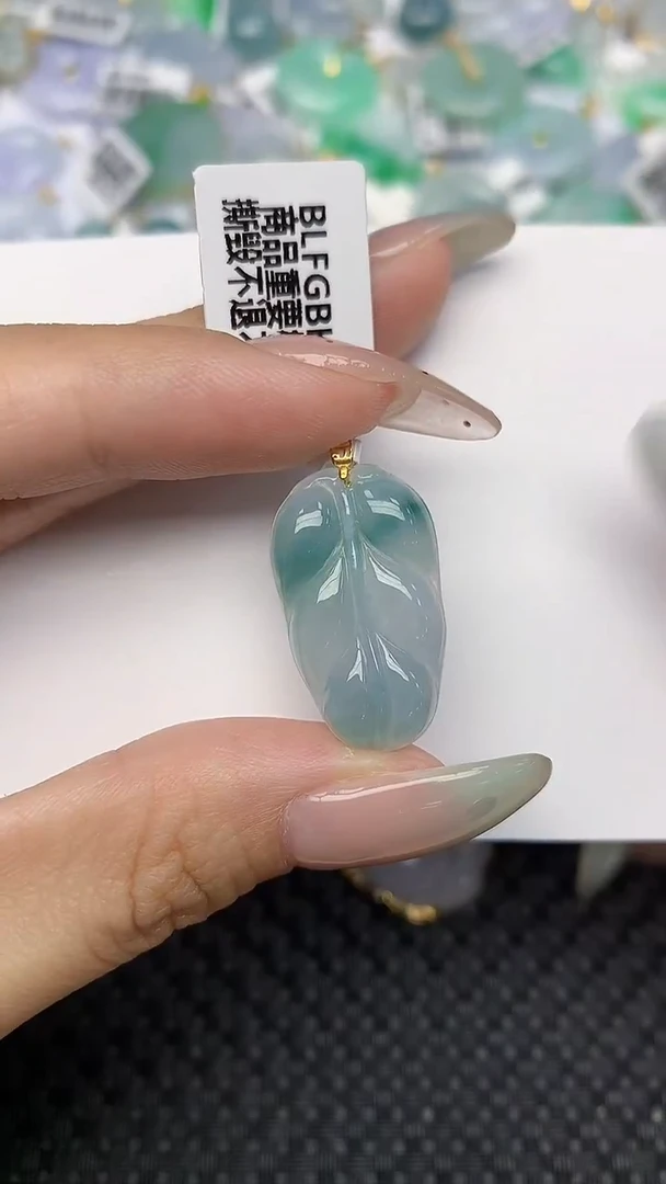 翡翠18K金镶嵌颈饰天然翡翠a货