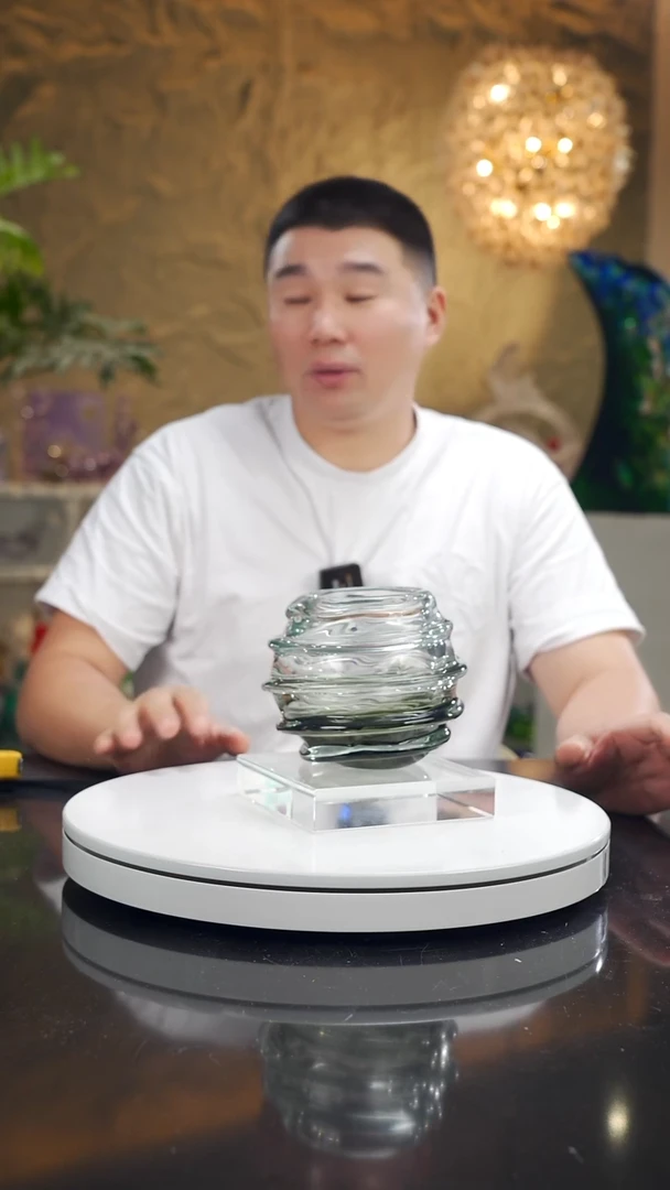福利绿色花瓶摆件