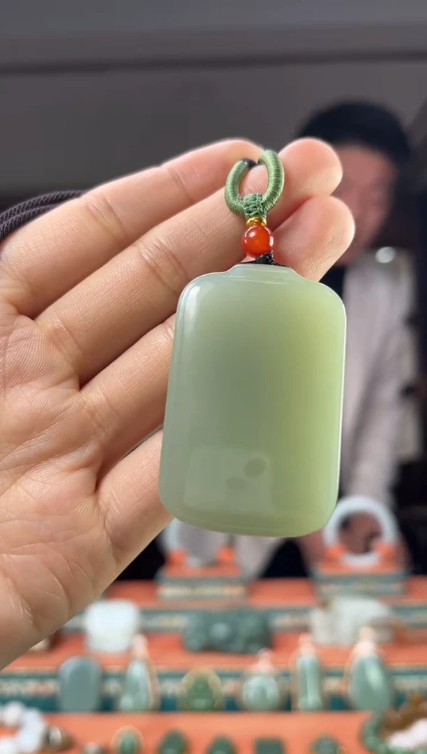 颈饰未镶嵌和田玉佩佩