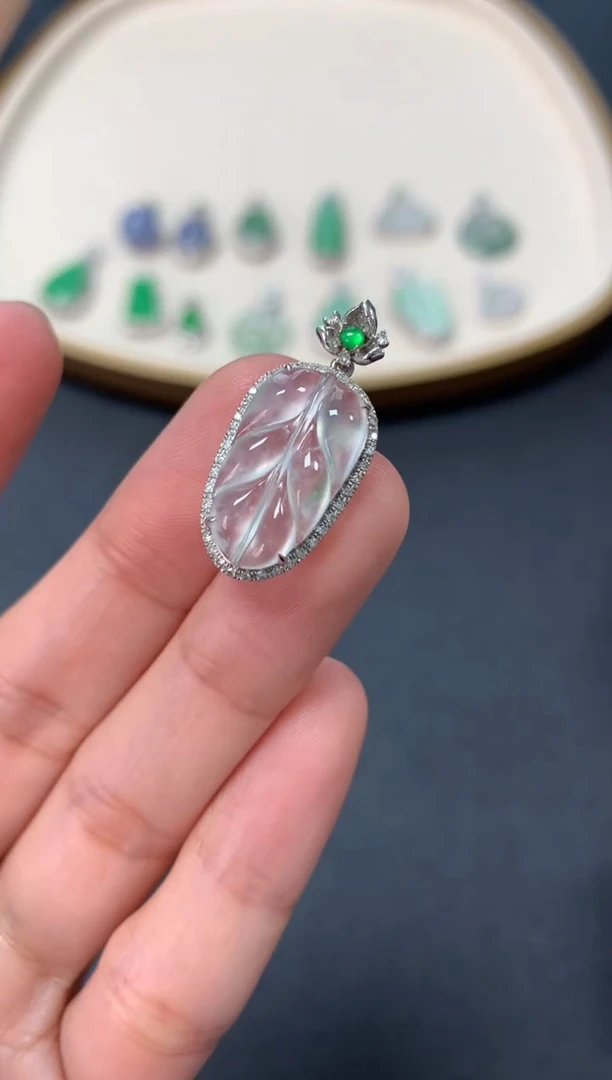 【闪购商品】翡翠吊坠(不含链)18K金镶嵌3500