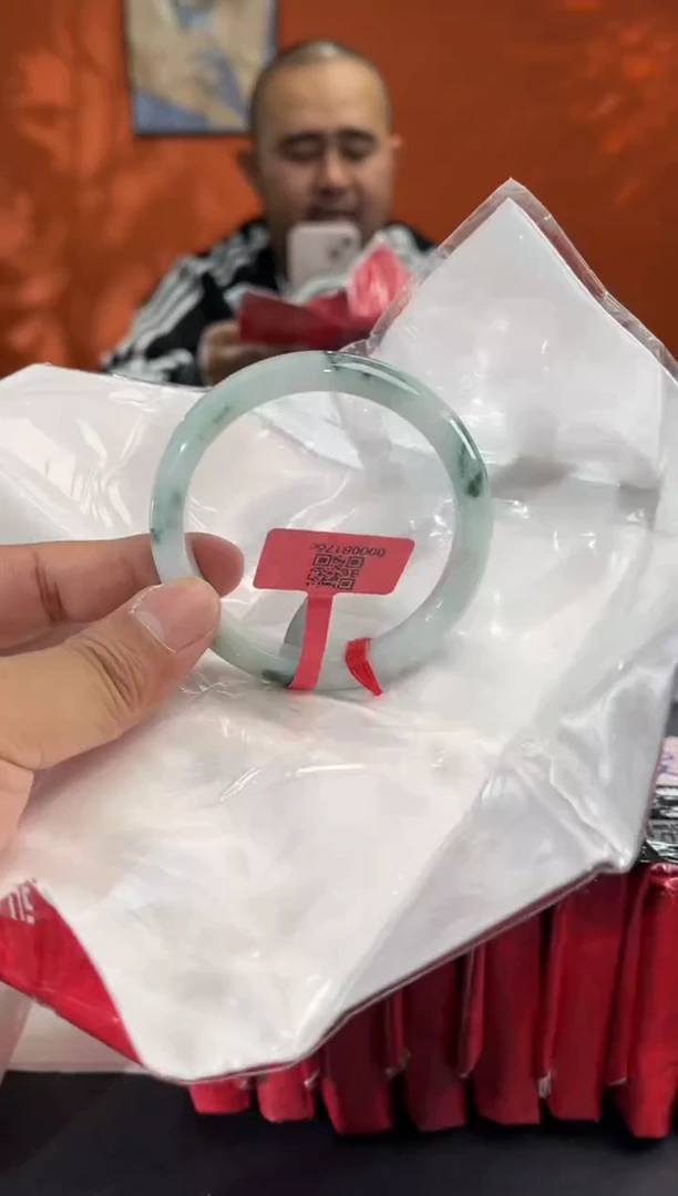 未镶嵌手镯翡翠56