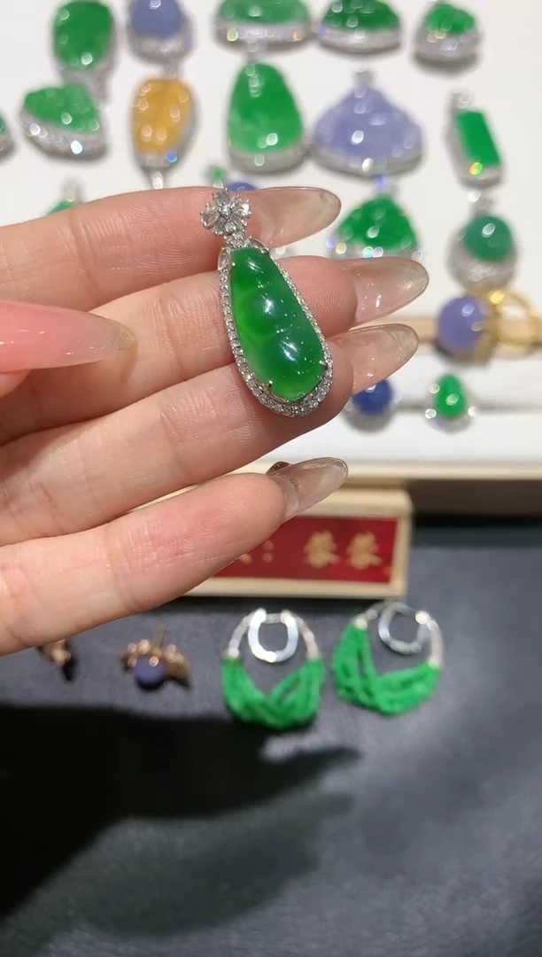 【闪购商品】翡翠吊坠(不含链)18K金镶嵌团购3