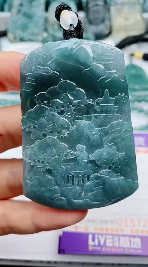 翡翠未镶嵌颈饰