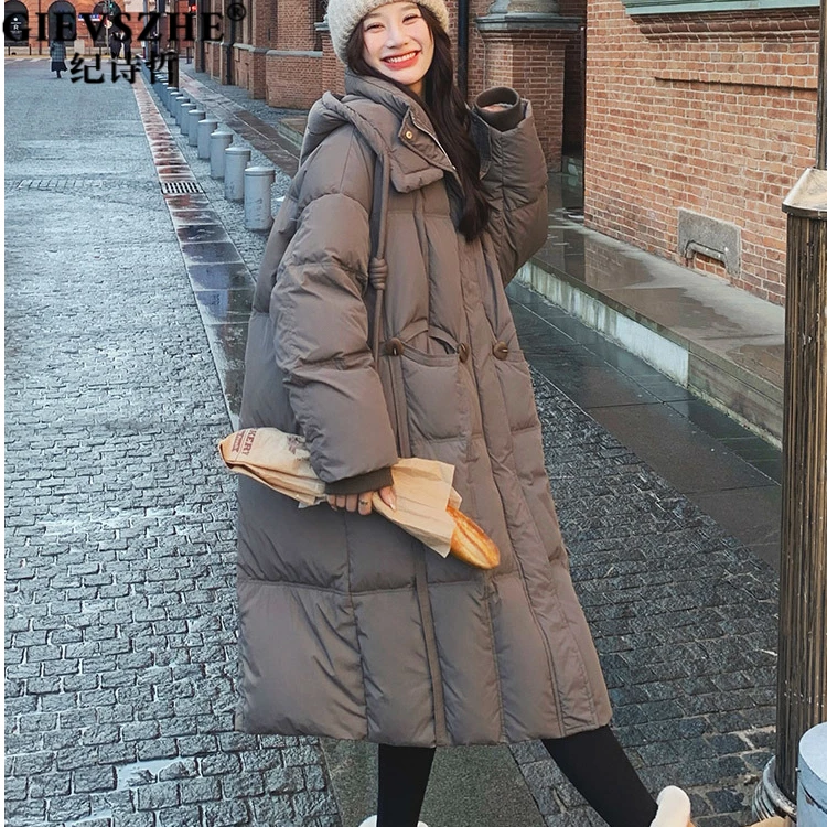 纪诗哲灰色连帽中长款羽绒服女冬季2025新款宽松保暖90白鸭绒外套