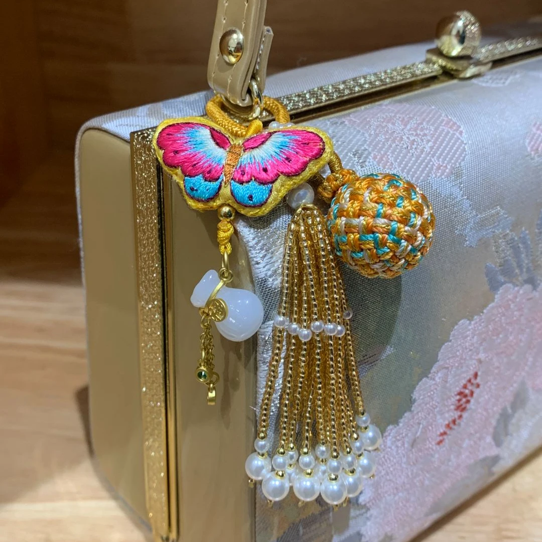 手工双面刺绣桑蚕丝蝴蝶手工编制转运珠有求必应挂件精美挂件