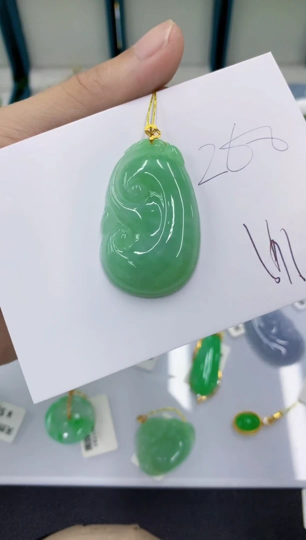 颈饰18K金镶嵌翡翠翡翠