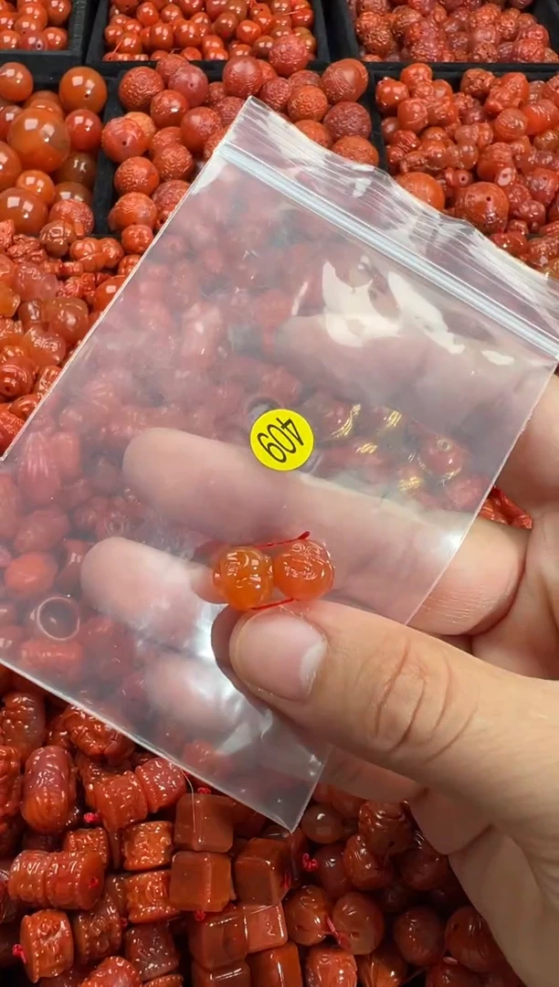 南红玛瑙未镶嵌颈饰1