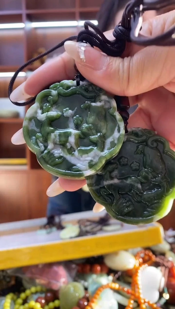 未镶嵌岫玉吊坠多样性发其一