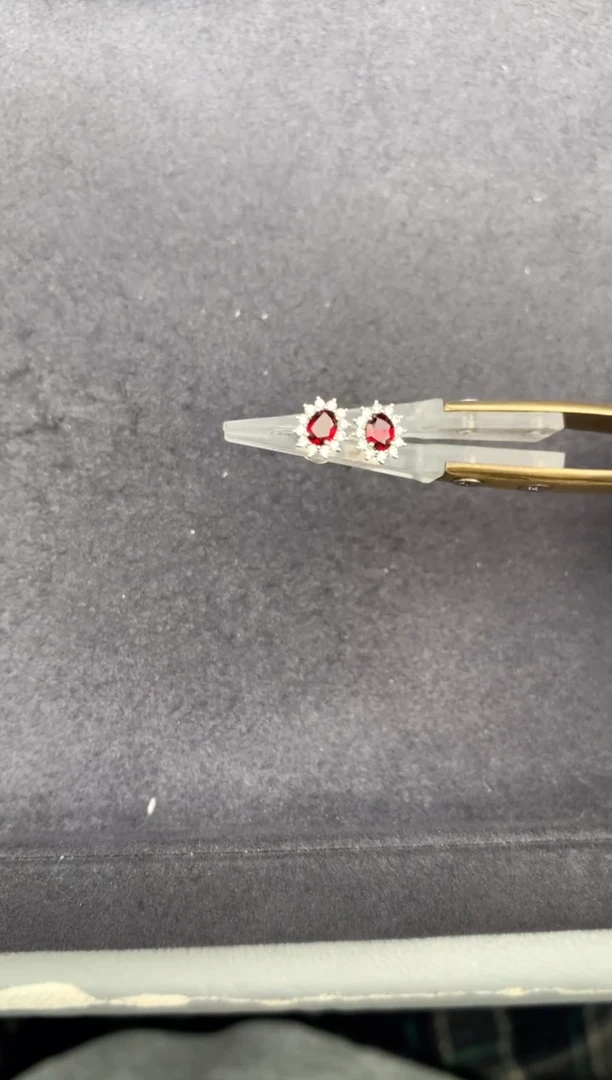 18K金镶嵌耳钉红宝石0.36ct红宝石 定制 GE