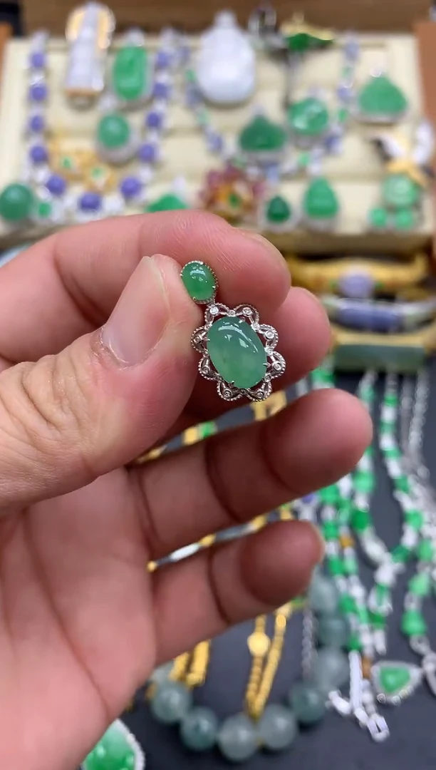 翡翠18K金镶嵌颈饰131-中国好珍宝