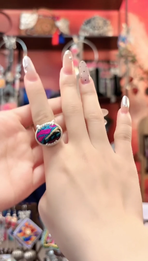 织绣云织谣民族风精美饰品   184