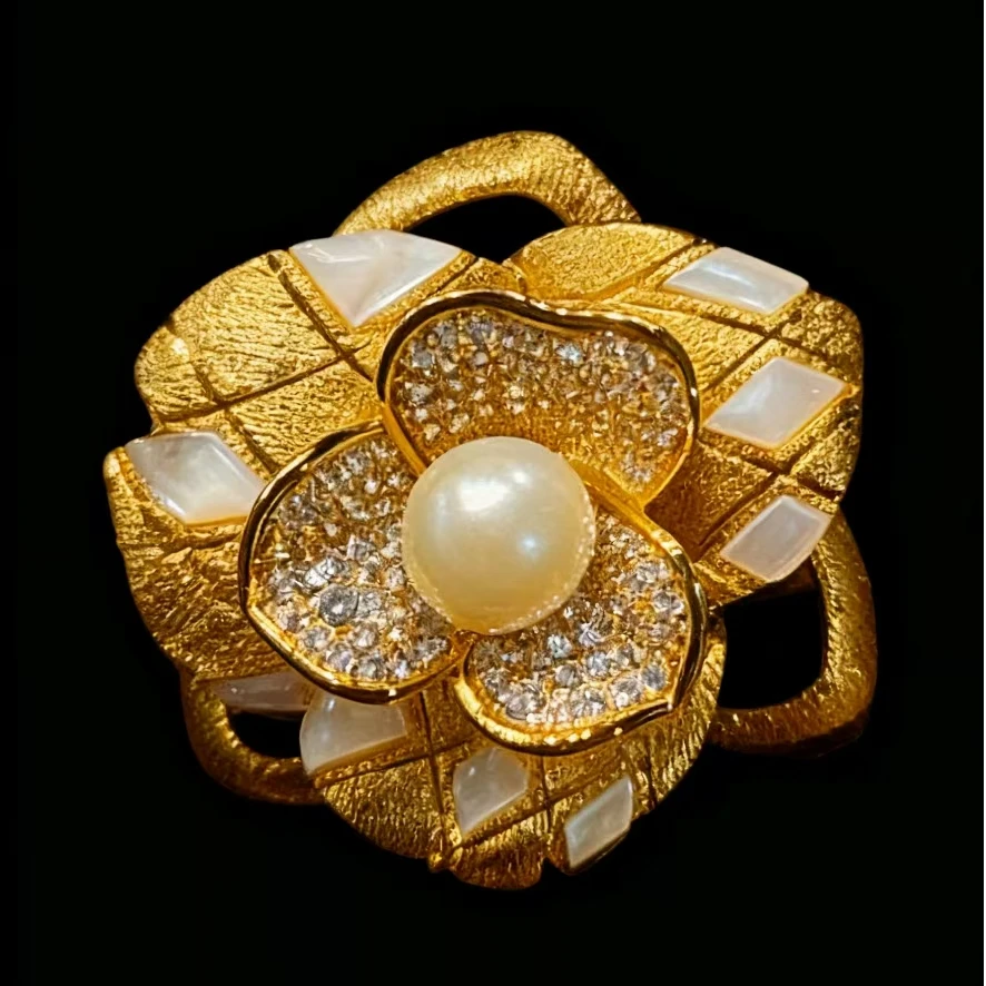 kasiya/卡思雅 铜合金胸针 时尚香风金白山茶花女士胸针