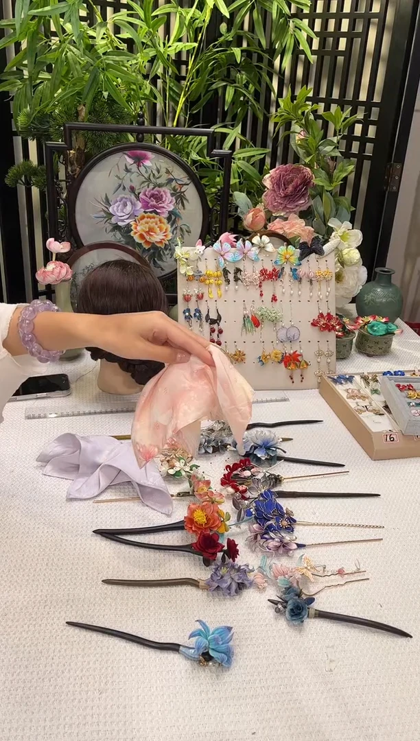 织绣粉色发圈D100