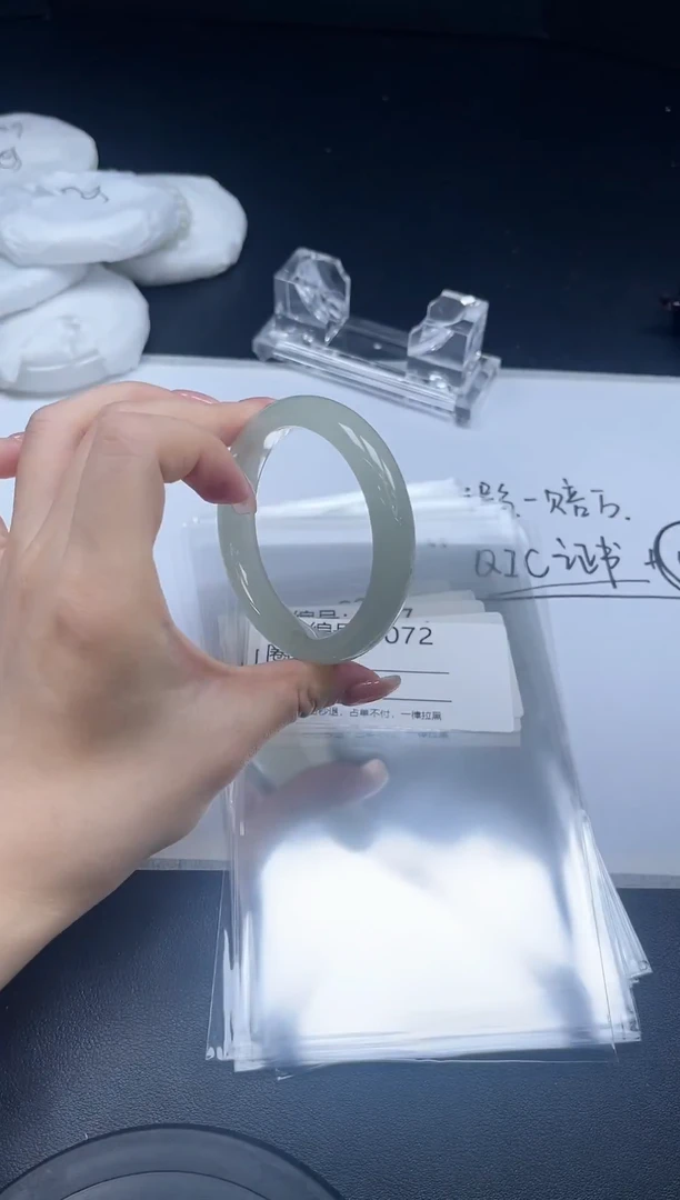 未镶嵌手镯石英质玉072-54