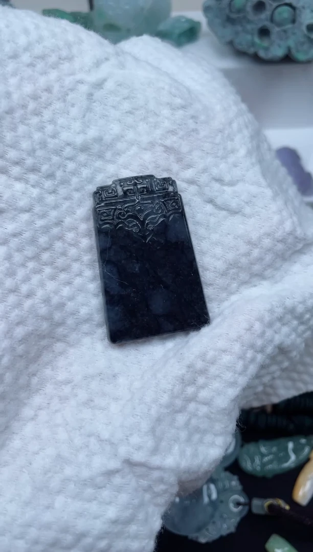 【闪购商品】翡翠颈饰未镶嵌乌鸡无事牌