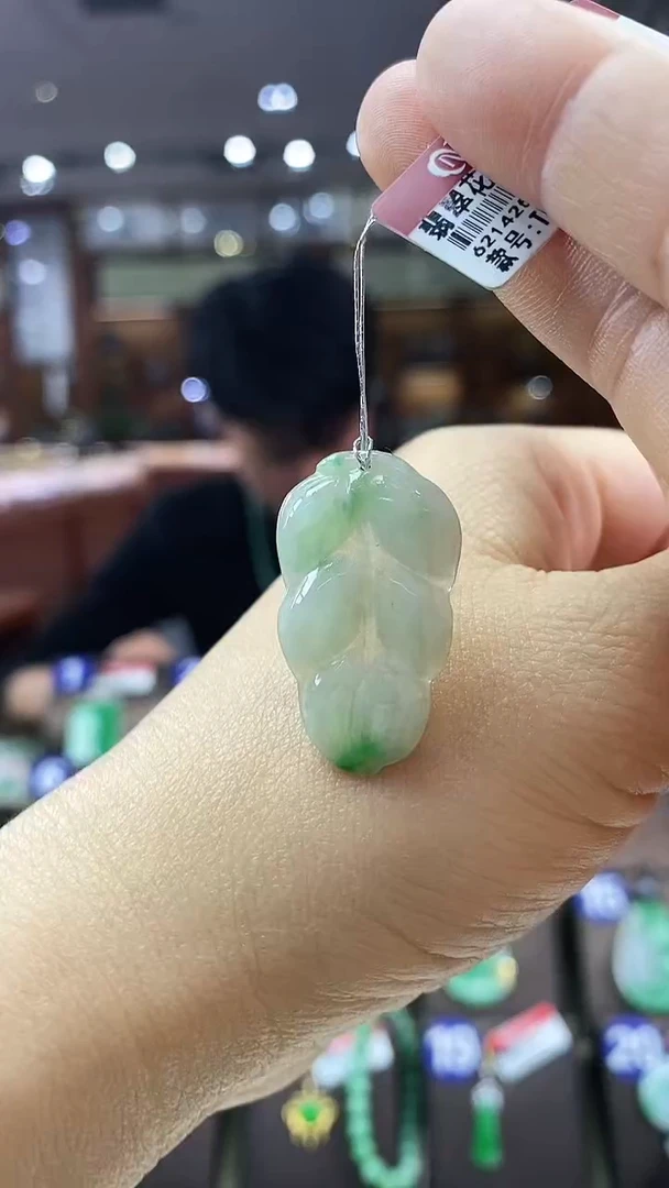 颈饰未镶嵌翡翠叶子