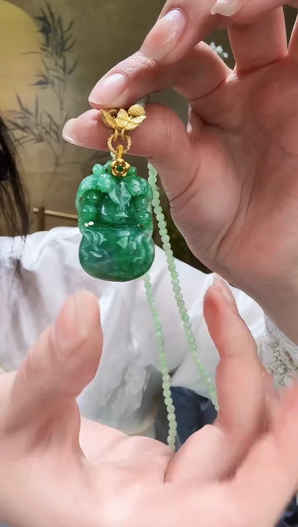 颈饰未镶嵌翡翠吊坠