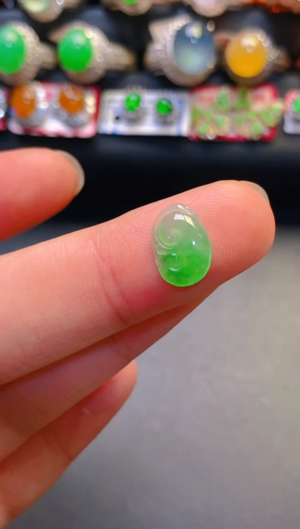 未镶嵌翡翠耳饰天然