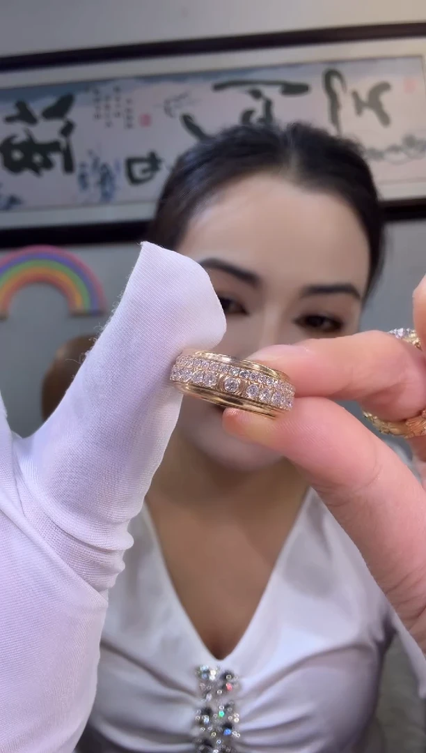 18K金镶嵌戒托钻石戒指