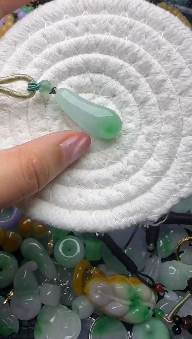 颈饰未镶嵌翡翠缅甸翡翠吊坠