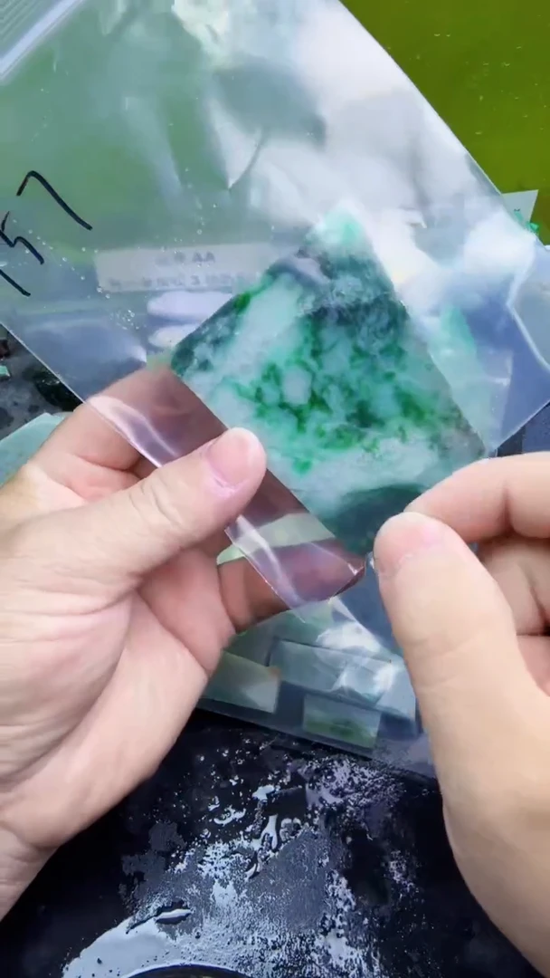 翡翠挂件未镶嵌丰****哥天然翡翠157