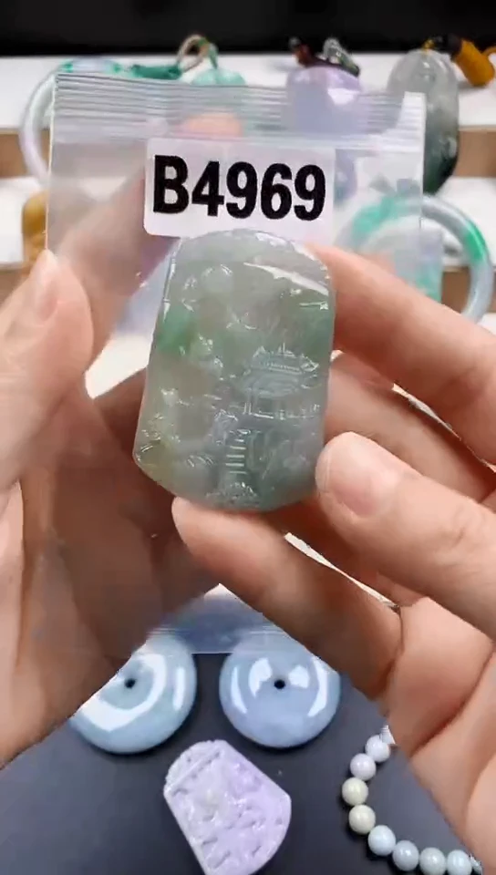 颈饰未镶嵌翡翠天然翡翠吊坠挂件