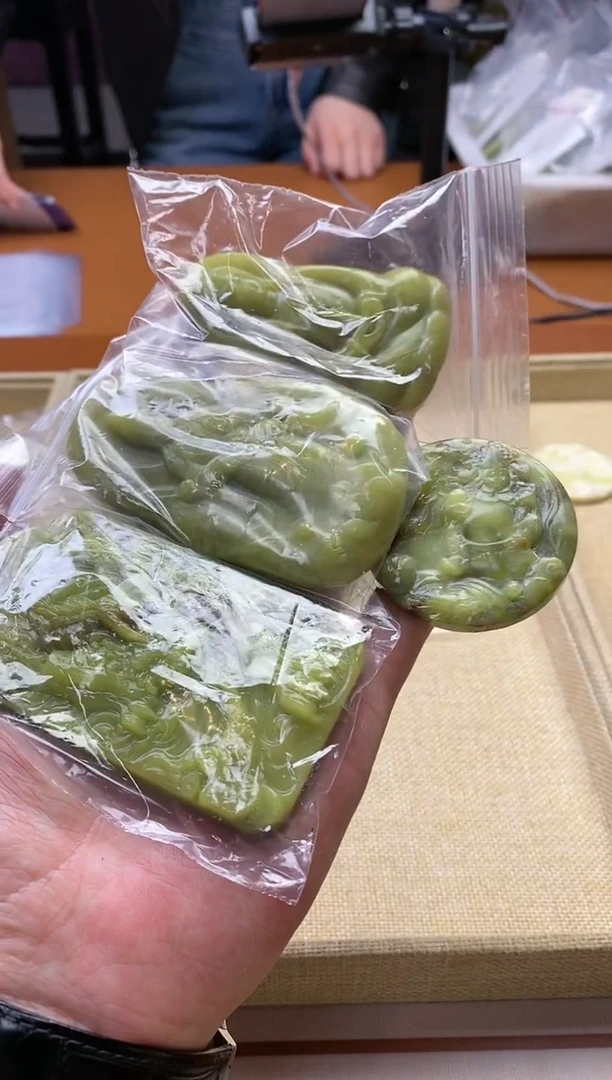 【闪购商品】蛇纹石玉其它未镶嵌多样性发货一个