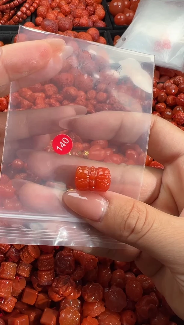 南红玛瑙未镶嵌颈饰1