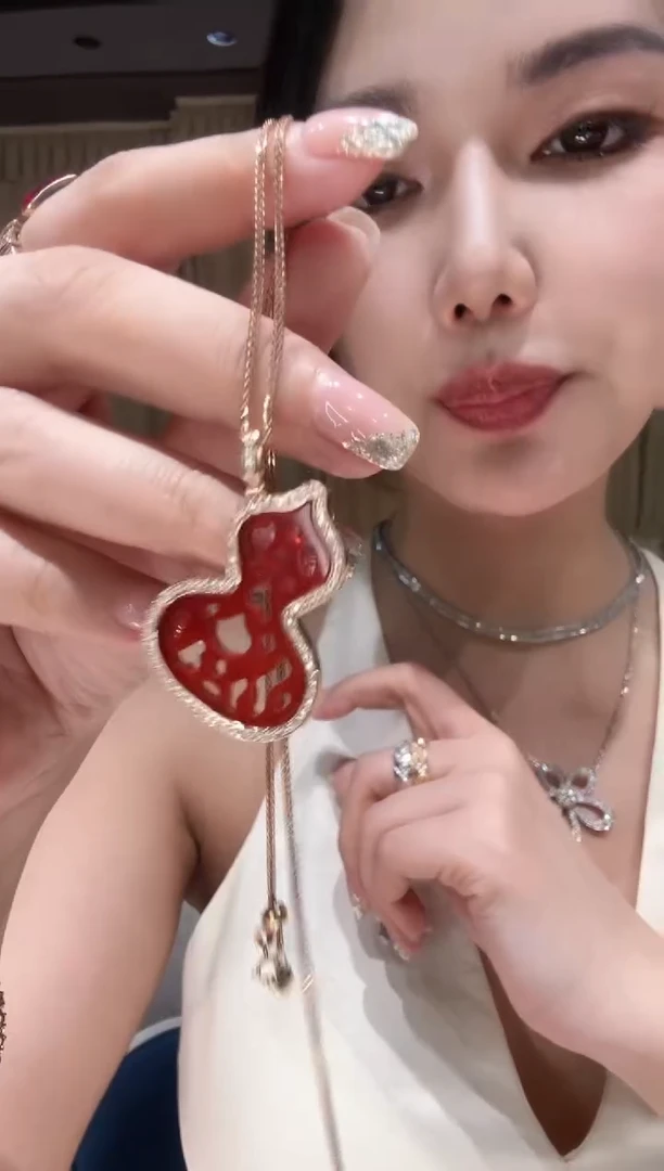 18K金镶嵌吊坠（不含链）钻石葫芦