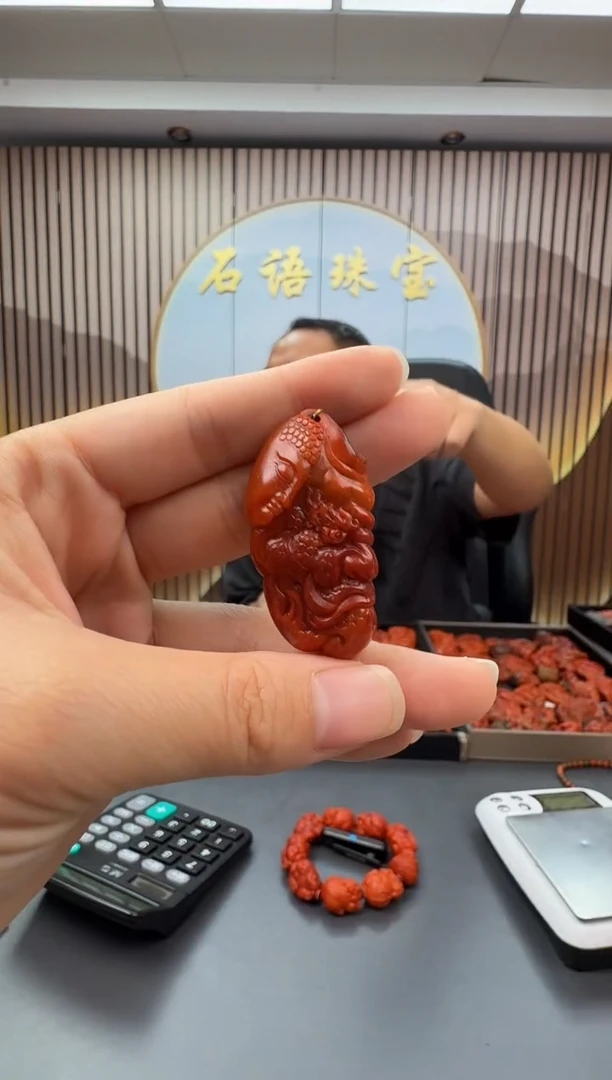 未镶嵌雕刻南红玛瑙037ZB0915产品一个