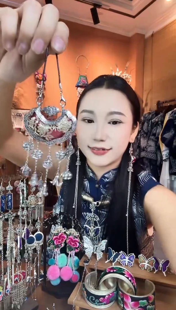 刺绣纯手工民族风吊坠