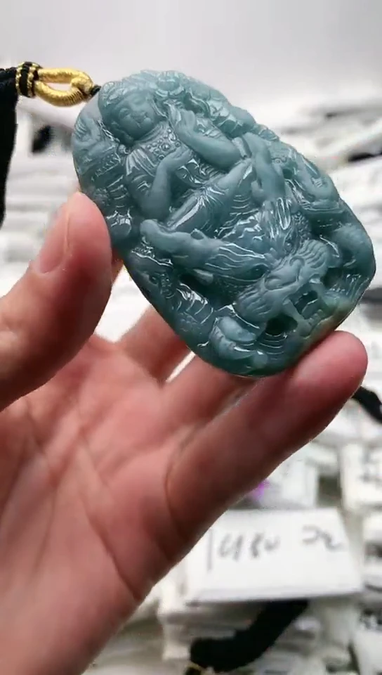 翡翠未镶嵌颈饰大势至