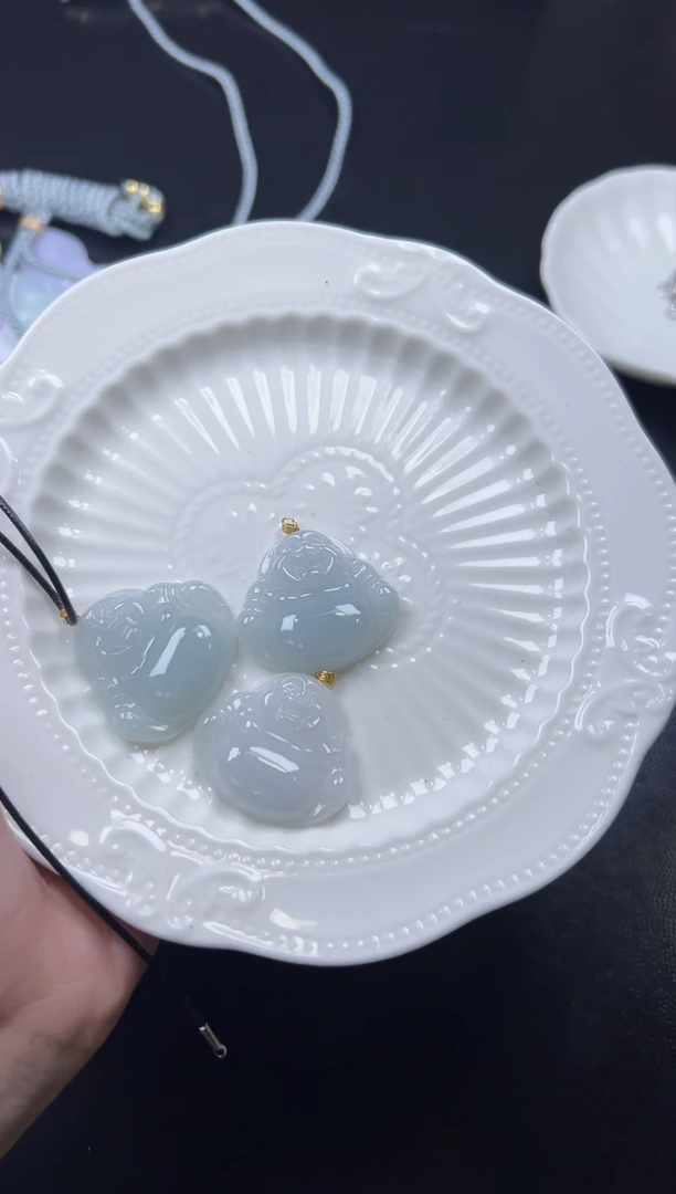 颈饰18K金镶嵌翡翠多样性发一件/配绳3