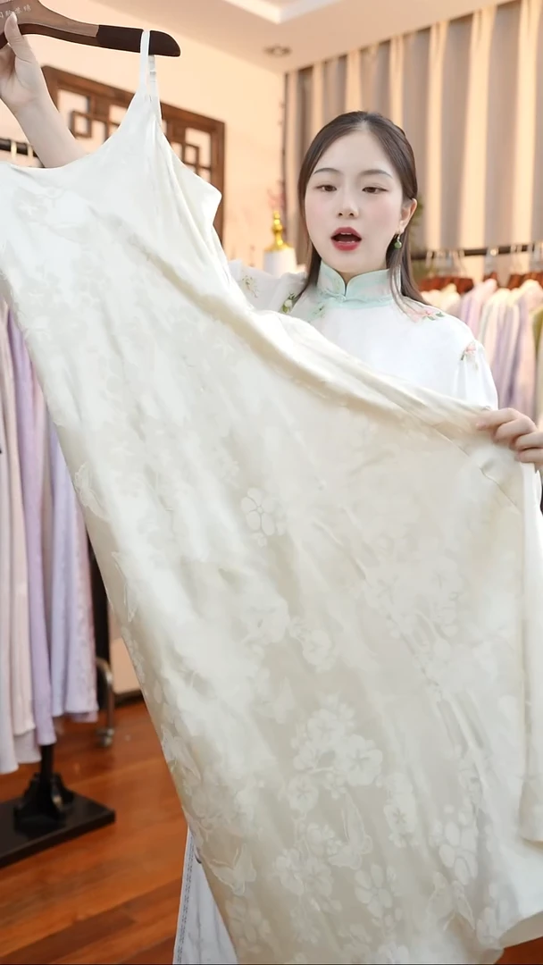 刺绣非遗真丝服饰一物一件
