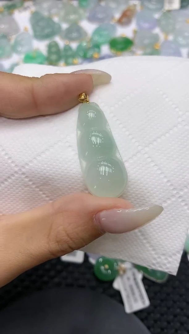 颈饰18K金镶嵌翡翠111111111111