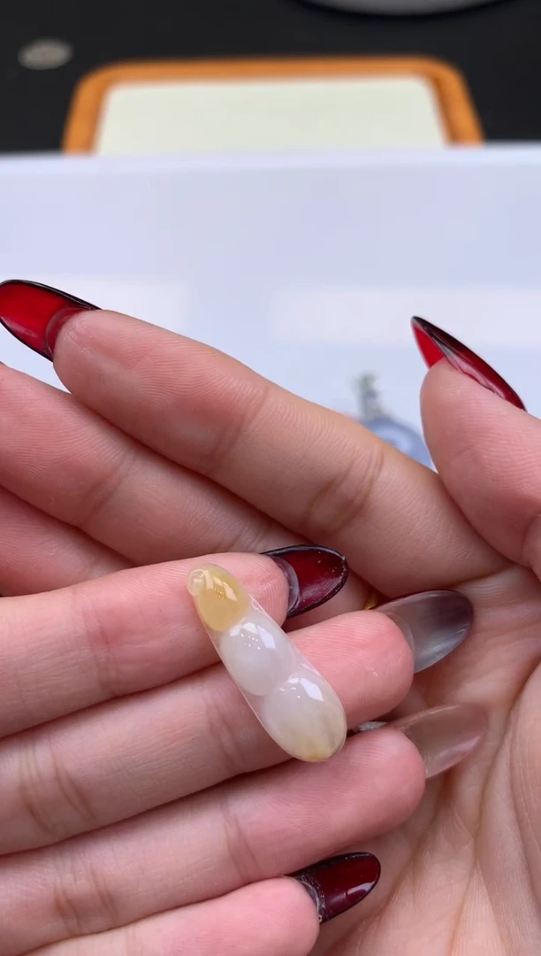 【哈轩灵灵臻选】精美翡翠挂件1