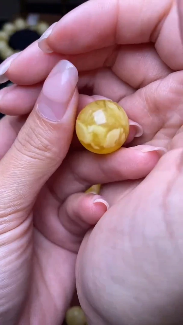 未镶嵌琥珀裸石葵. 57