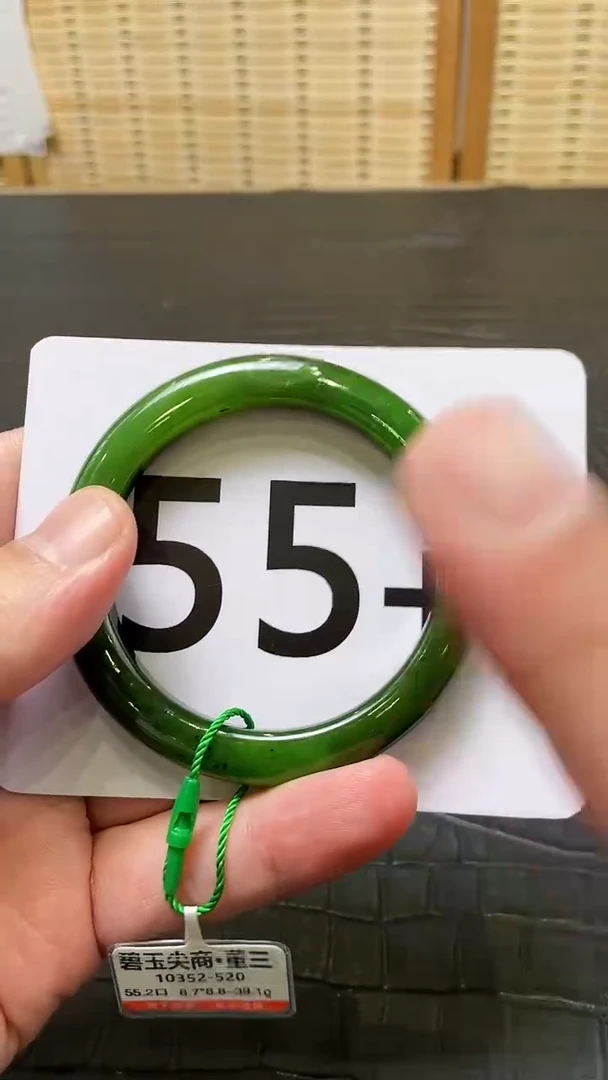 和田玉（碧玉）手镯未镶嵌一个