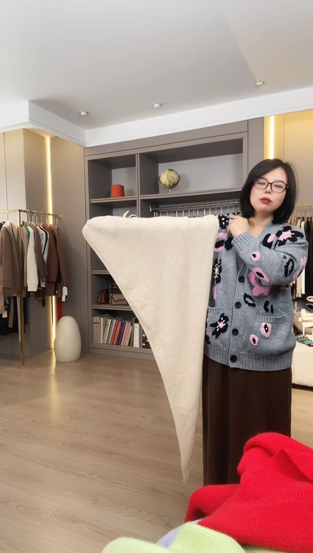 山羊绒羊绒三角巾1