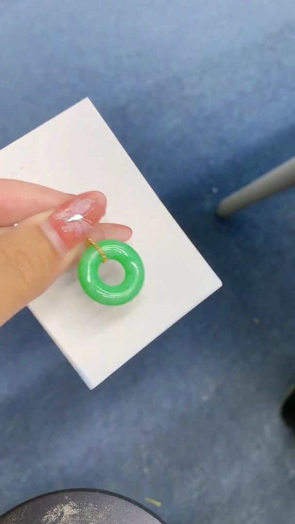 颈饰18K金镶嵌翡翠1