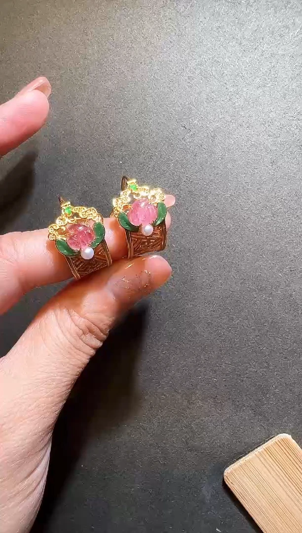 【闪购商品】碧玺耳包银S925镶嵌碧玺桃子耳包