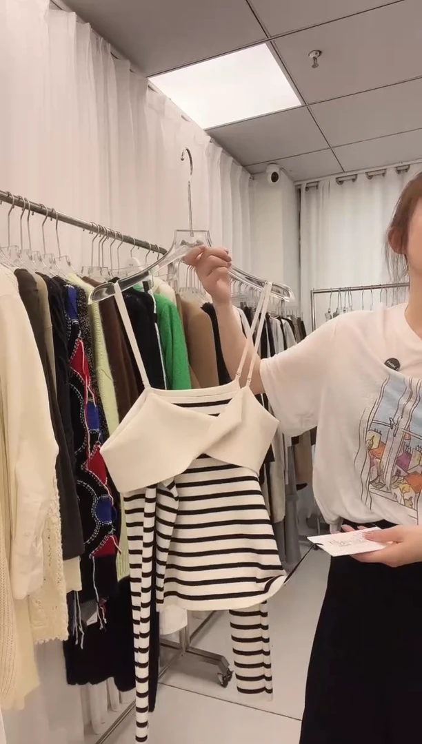 KFM 设计师品牌 条纹拉肩毛衣S码 编号001