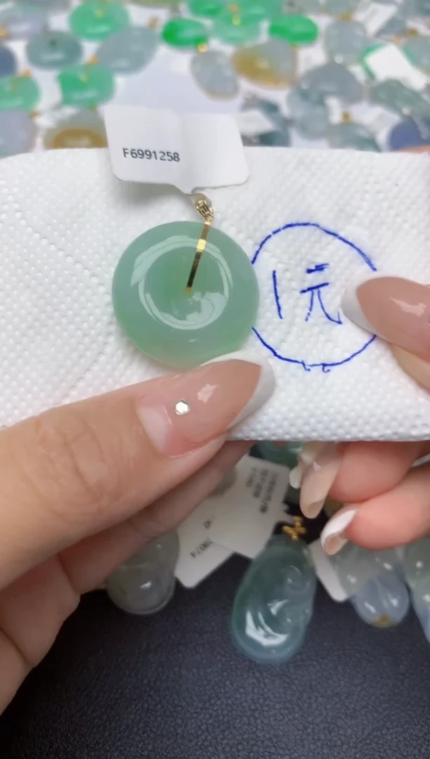 翡翠18K金镶嵌颈饰天然缅甸A货翡翠