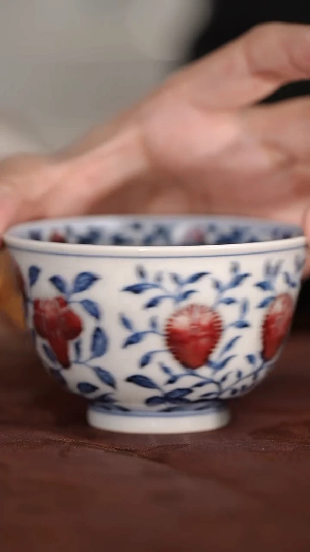 【闪购商品】古官慕明双头花卉釉里红撇口杯