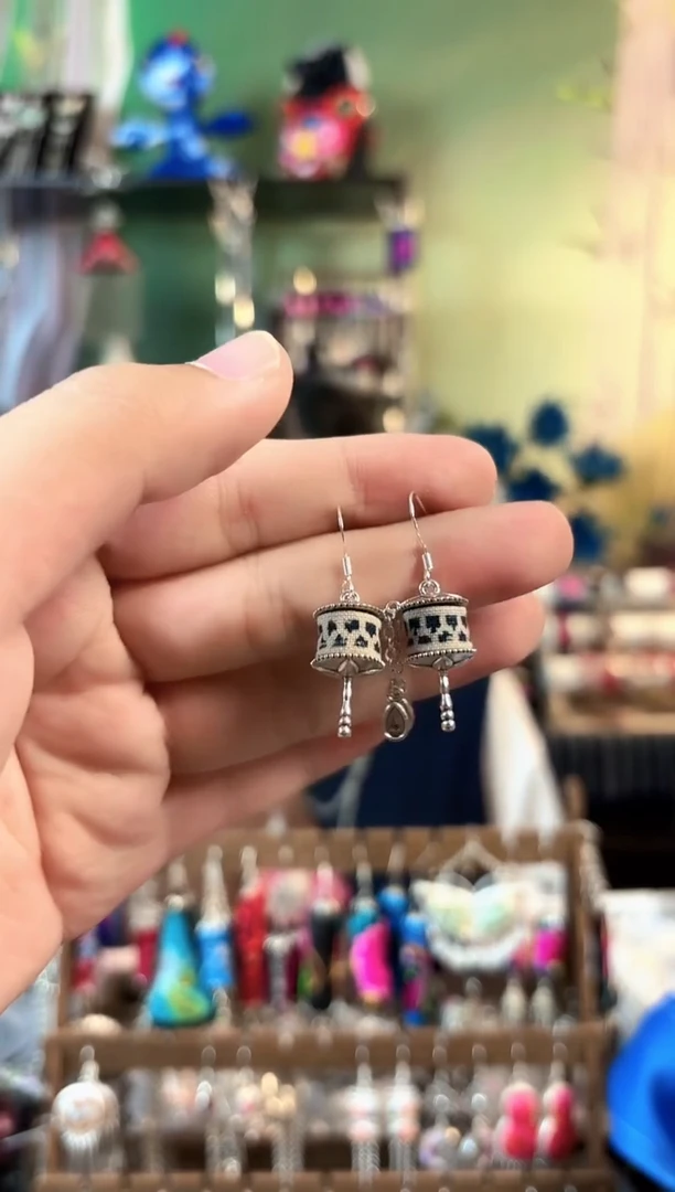 彩云南阁非遗老绣饰品531