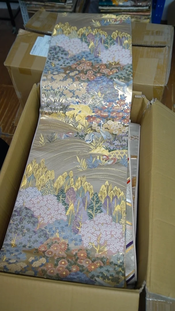 织绣恩**贝织金花鸟风景