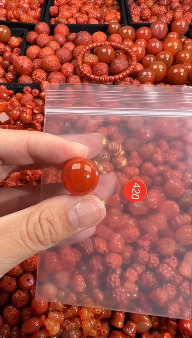南红玛瑙未镶嵌颈饰1
