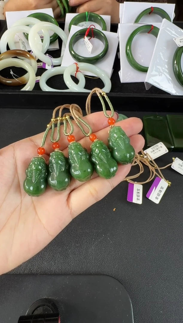 颈饰未镶嵌和田玉（碧玉）貔貅多样性发一