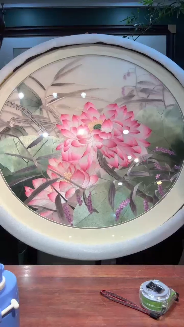 刺绣并蒂花开圆框带证书